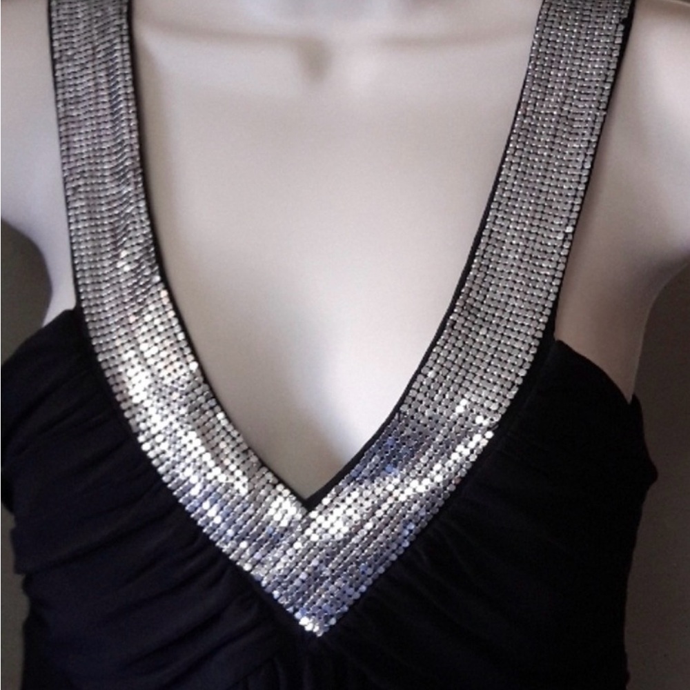 Bisou Bisou Black v-neck Dress EUC Knee length.